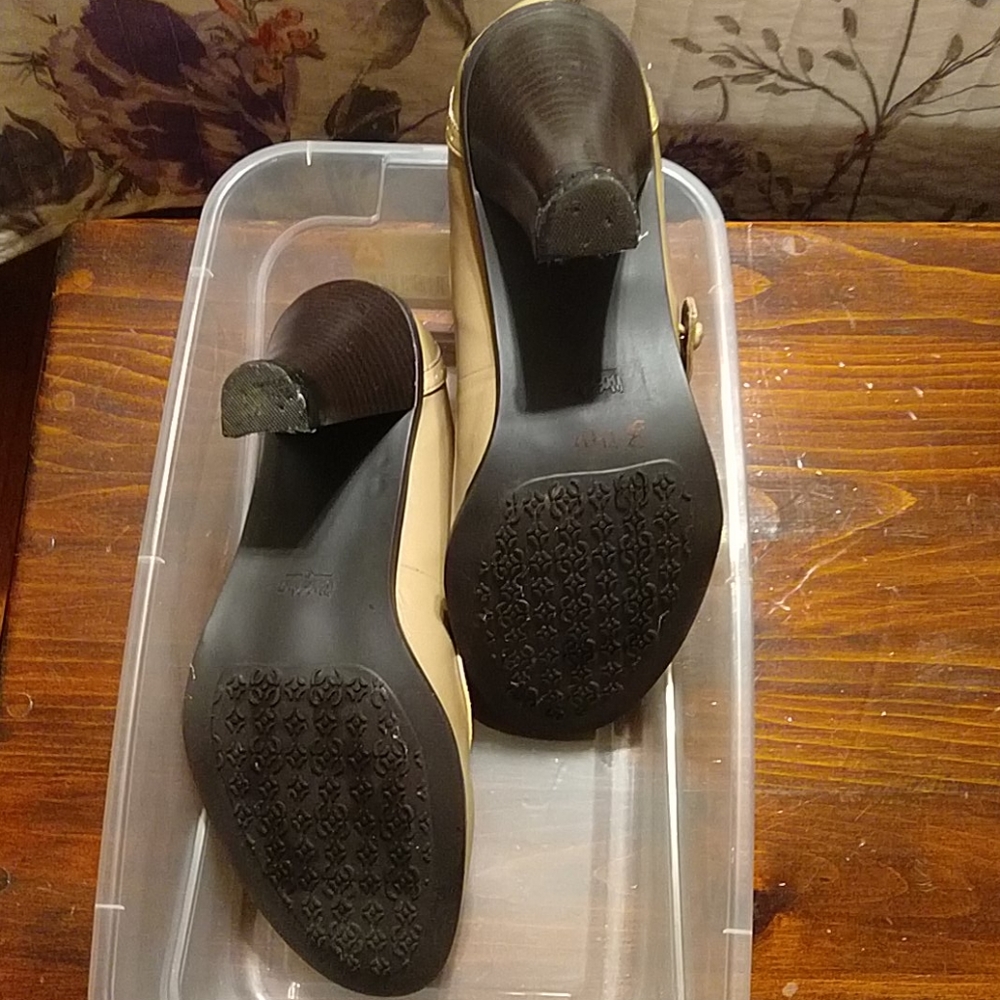Shoes - Picture 6 of 7